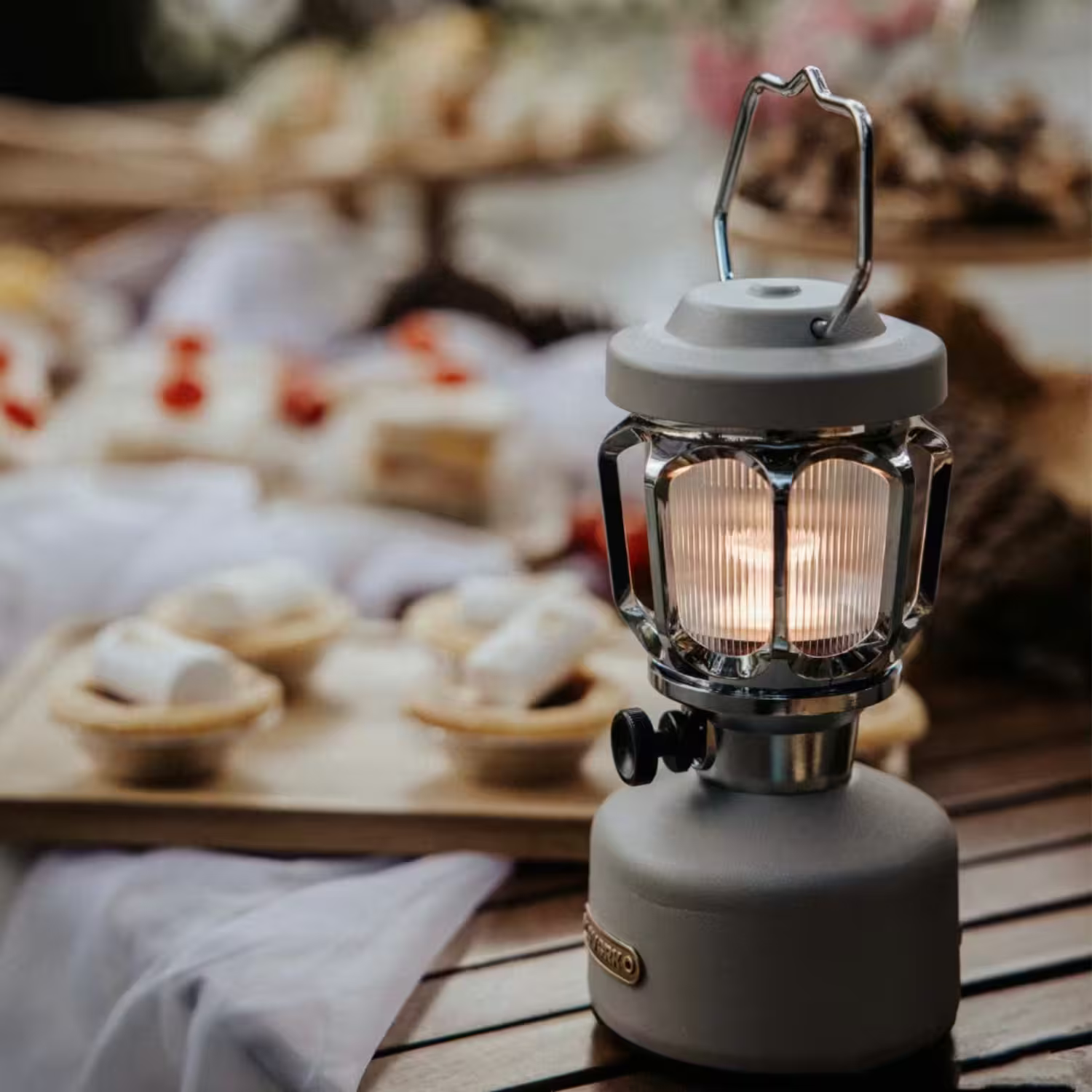 Lanterne LED sans fil - HURRICANE EVOLUTION - baladeuse autonomie XXL (100 heures) et Powerbank